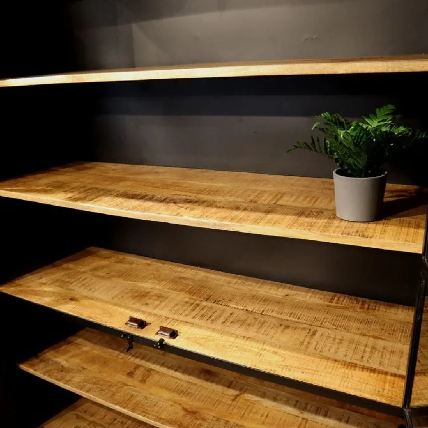 Buffetkast industrieel Trevor zwart/ houten planken 140cm