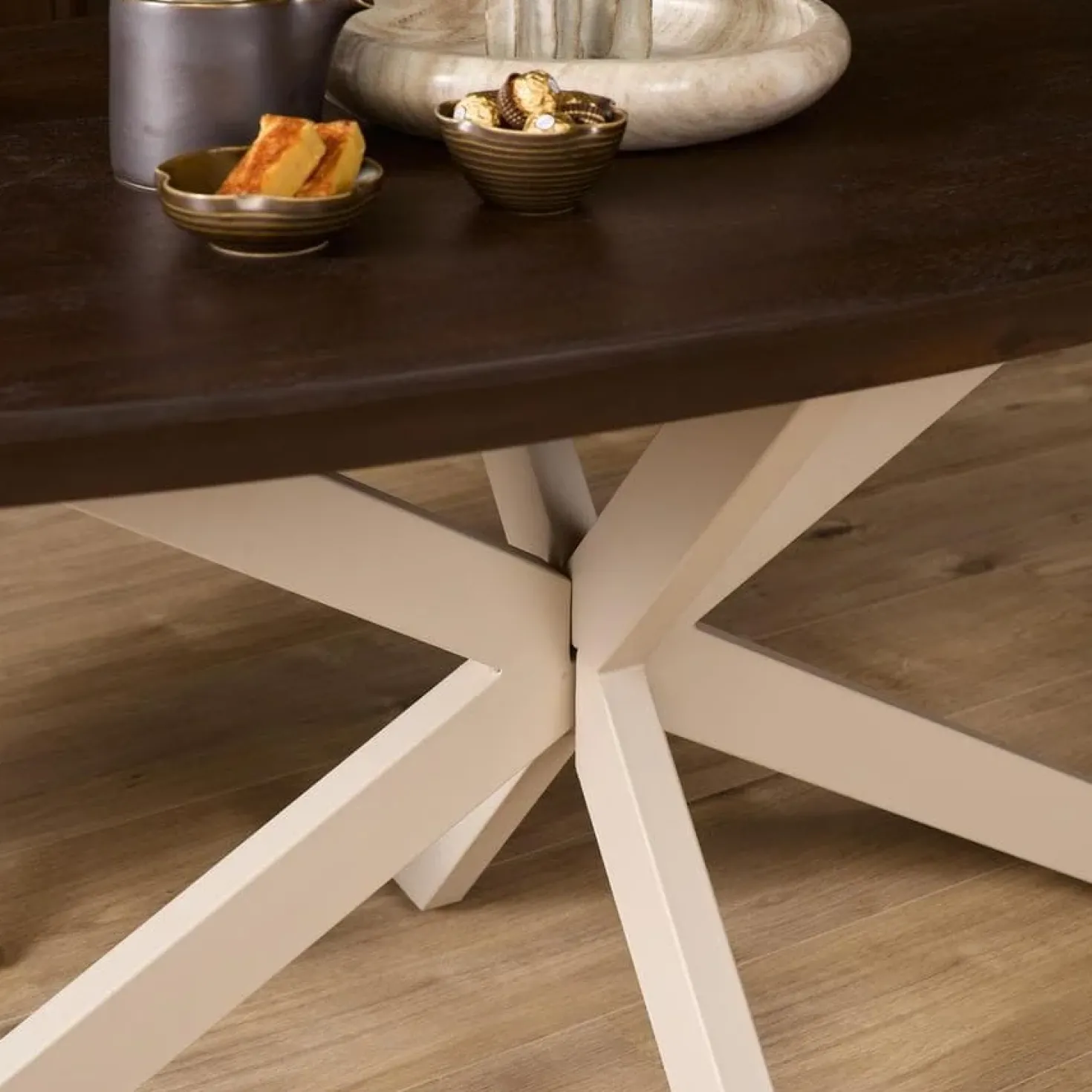 Eettafel Martin Deens ovaal Walnoot Zand poot 160cm