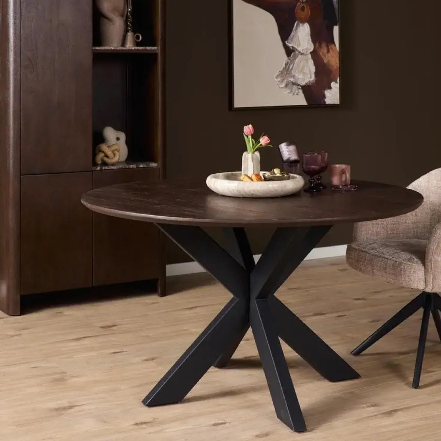 Eettafel Martin rond Walnoot Zwarte poot 110cm