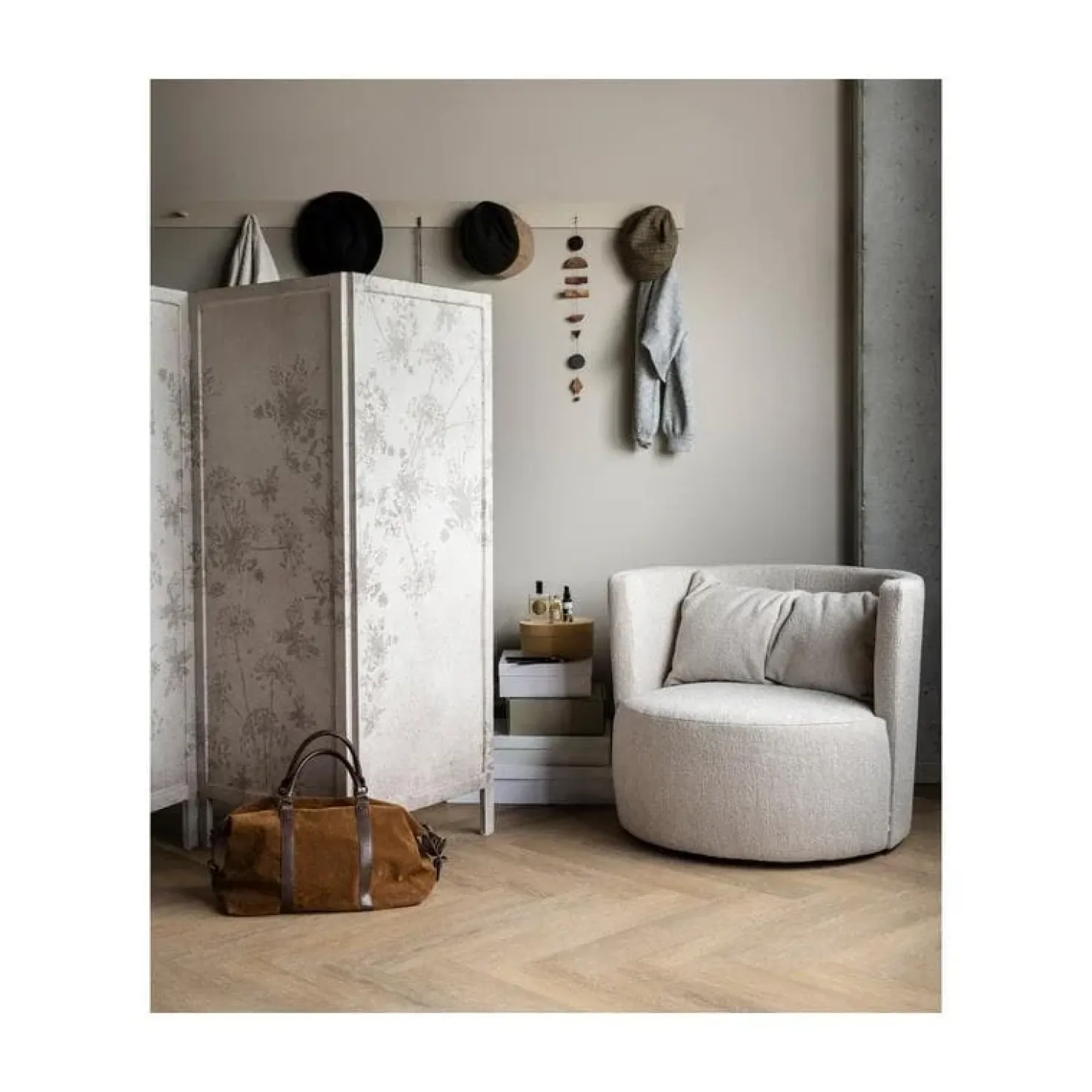 Explore Fauteuil bouclé naturel