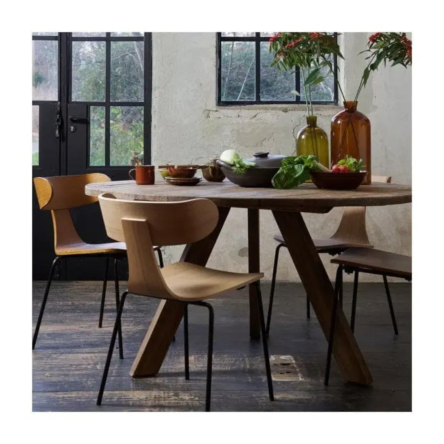 Form Eetkamerstoel hout met metalen poot naturel