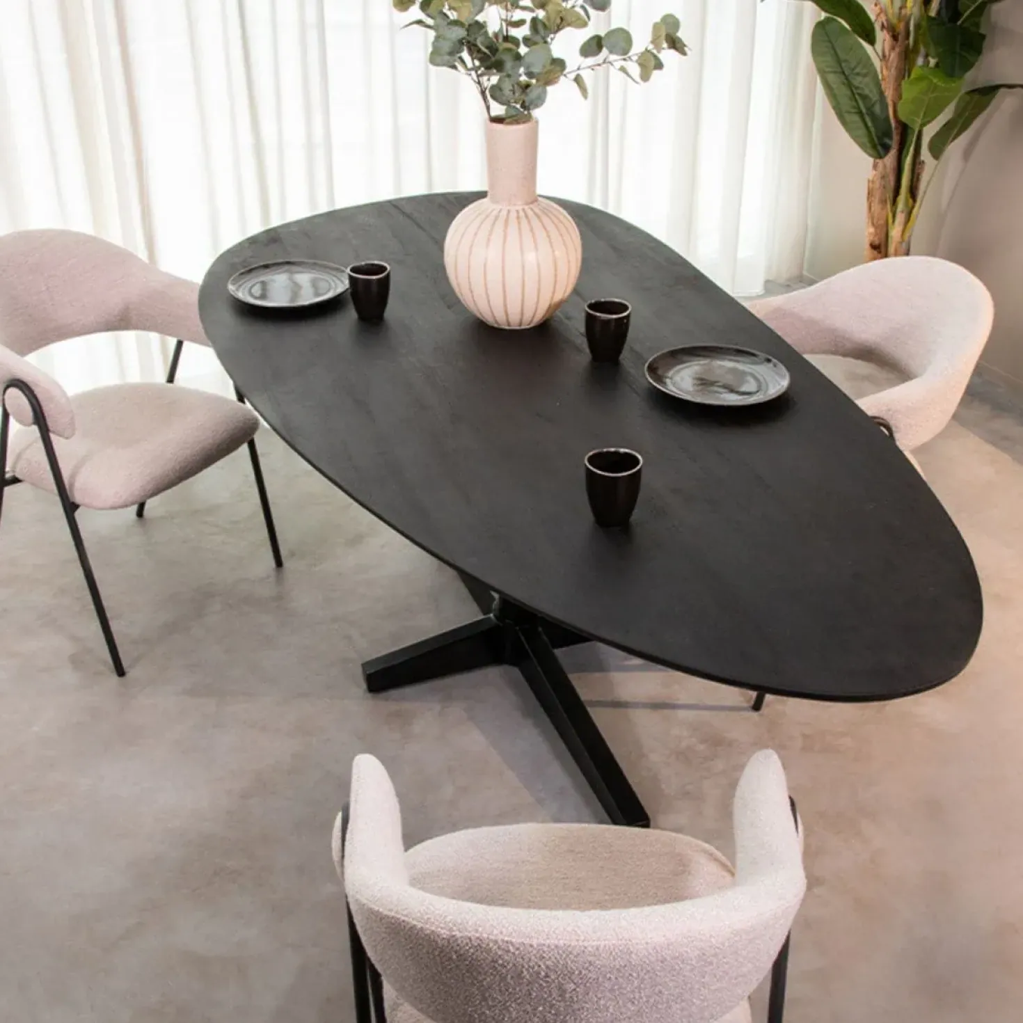 Rosie Eetkamertafel organisch Zwart 220 cm