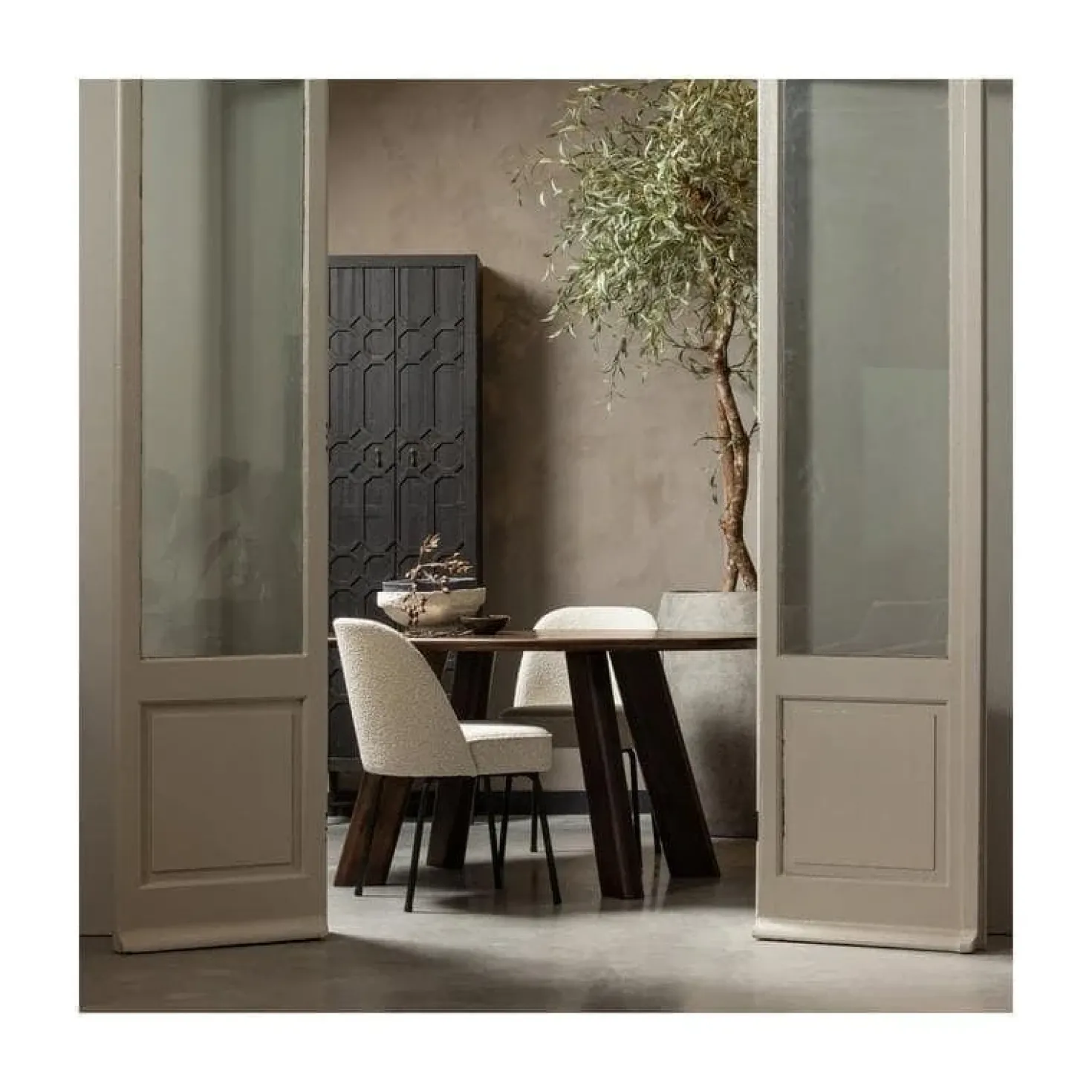 Roundly Eettafel organisch Mangohout Walnoot 160cm