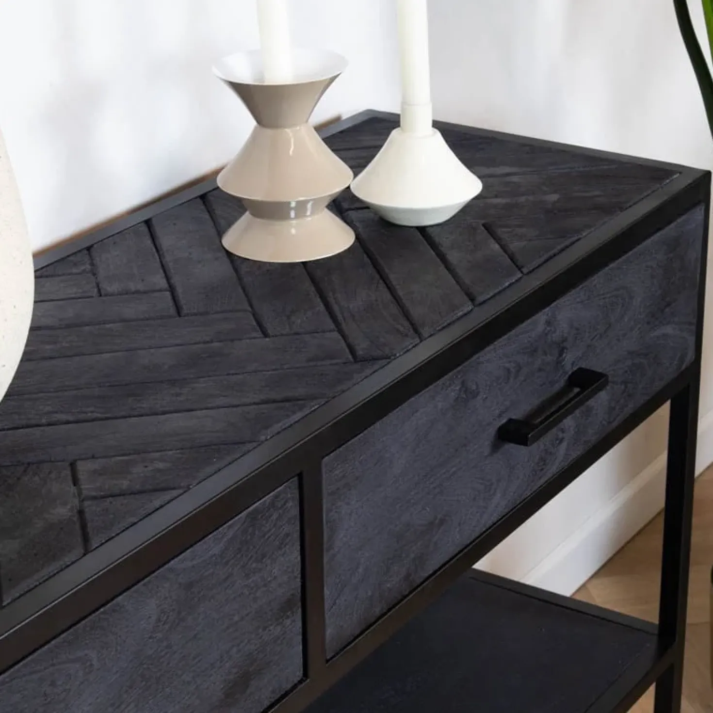 Scandi sidetable mangohout 2-lades 120cm zwart visgraat